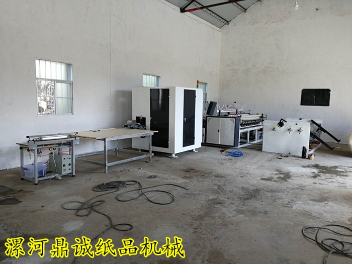 1880型全自動衛(wèi)生紙復(fù)卷機(jī)